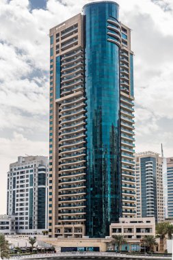 Dubai, Birleşik Arap Emirlikleri - Ekim, 2018: ve Dubai Marina lüks gökdelenler ile kanal