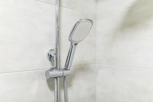 内部现代淋浴头在浴室在家里。浴室的现代设计 — 图库照片