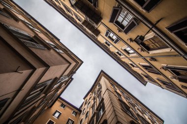 Rome, İtalya - Kasım 2018: Tarihi merkezi Roma sokaklarında