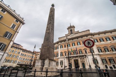 Rome, İtalya - Kasım 2018: Tarihi merkezi Roma sokaklarında