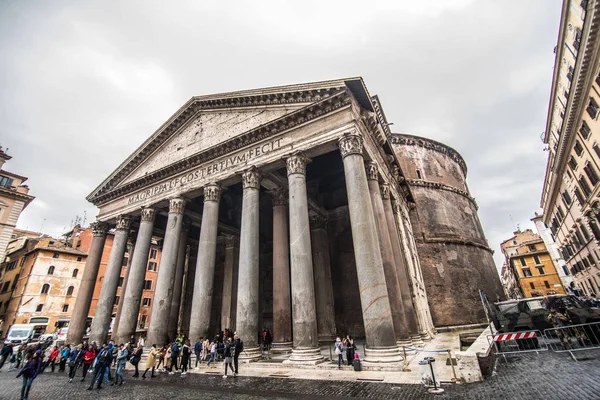 Rome, Italië - November, 2018: Oude Romeinse Pantheon tempel, vooraanzicht — Stockfoto