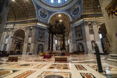 Vatikan Şehri, Vatikan - Kasım, 2018: St. Peter's Bazilikası'na gelen görülür Vatikan, Vatikan iç. Binlerce her gün dünyanın en büyük tapınağı ziyaret.