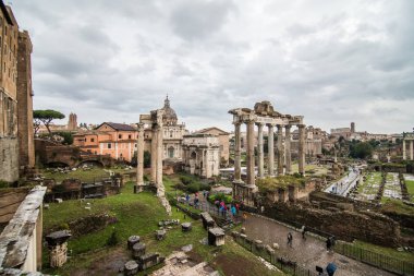 Rome, İtalya - Kasım, 2018: Roman Forum Roma, İtalya'da Roma'nın başlıca turistik biridir. Antik mimari ve tarihi Roma'nın cityscape.