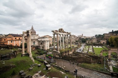 Rome, İtalya - Kasım, 2018: Roman Forum Roma, İtalya'da Roma'nın başlıca turistik biridir. Antik mimari ve tarihi Roma'nın cityscape.
