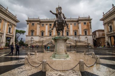 Rome, İtalya - Kasım, 2018: Il Campidoglio görünümü bir yedi Roma, Palazzo Senatorio del Corso üzerinden nerede aslında hills Roma Belediye Binası