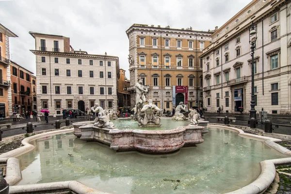 Rome, Italië - November, 2018: Fontana del Moro in Piazza Navona in Rome — Stockfoto