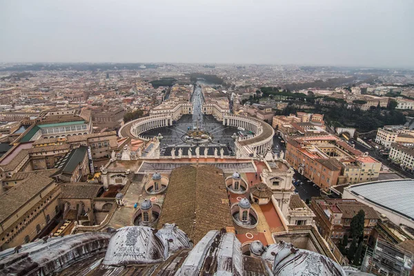 Vatikan - November 2018: Pemandangan udara Lapangan Santo Petrus, Kota Vatikan, dan Roma dari puncak Basilika Santo Petrus Kota Vatikan, Roma, Italia — Stok Foto