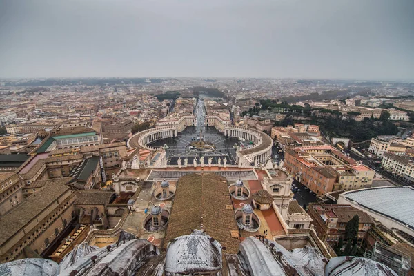 Vatikan - November 2018: Pemandangan udara Lapangan Santo Petrus, Kota Vatikan, dan Roma dari puncak Basilika Santo Petrus Kota Vatikan, Roma, Italia — Stok Foto