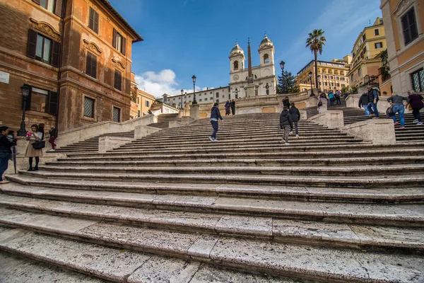 Rome, Italië - November, 2018: Piazza di Spagna wazig in vintage stijl, Rome, Italië, Europa. Rome-Spaanse trappen liggen op een beroemde bezienswaardigheid en de aantrekkingskracht van Rome en Italië. — Stockfoto