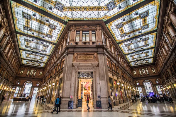 Ρώμη, Ιταλία - Νοεμβρίου 2018: Galleria Alberto Sordi στη Ρώμη. Galleria Colonna εμπορικό κέντρο στο Via del Corso, Ρώμη, Ιταλία. — Φωτογραφία Αρχείου