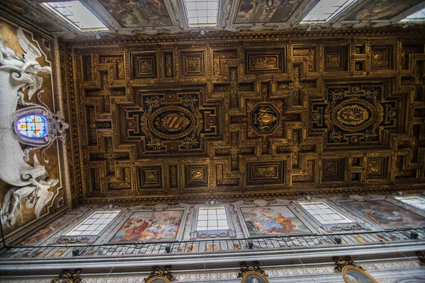 Roma, Itália - Novembro de 2018: Interior da Basílica de Santa Maria in Ara coeli in Rome — Fotografia de Stock