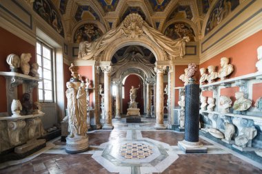 Vatikan, İtalya - Kasım, 2018: Vatican Museums galerileri