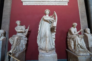 Rome, İtalya - Kasım, 2018: Roma Vatikan müzelerde yalan A Roma heykel.