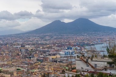 Napoli, Napoli Körfezi limanda görünümünü Panoraması. Campania Bölge. İtalya.