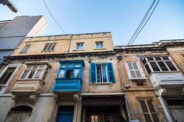 Valletta, Malta için renkli Balkonlu tipik dar sokakları