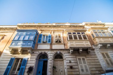 Valletta, Malta için renkli Balkonlu tipik dar sokakları