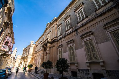 Mdina, Malta - Kasım, 2018: güzel manzara şehrin eski dar Ortaçağ sokak Mdina, Malta