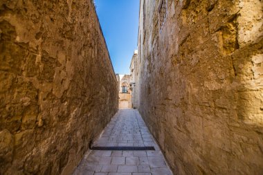 Mdina Malta adasında eski pitoresk Caddesi