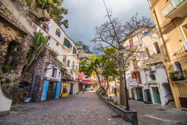 Positano, İtalya - Kasım, 2018: eski rahat Positano kasaba, Campania, İtalya'da sokak