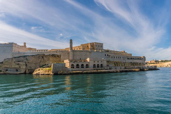 Malta - November, 2018: Uitzicht op de havens van Malta steden van de boottocht. — Stockfoto