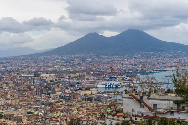 Panorama de Naples, vue sur le port du golfe de Naples. La province de Campanie. Italie . — Photo