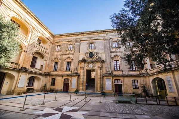 Mdina, Malta - November, 2018: beautiful view of ancient narrow medieval street town Mdina, Malta — Stock Photo, Image