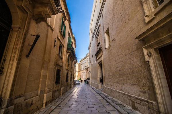 Mdina, Malta - Novembro de 2018: bela vista da antiga cidade de rua medieval estreita Mdina, Malta — Fotografia de Stock