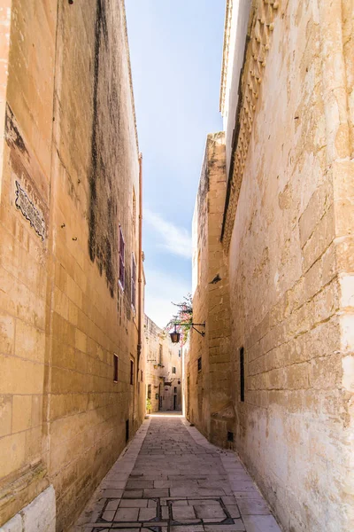 Old picturesque street of Mdina on Malta island — Stock Photo, Image