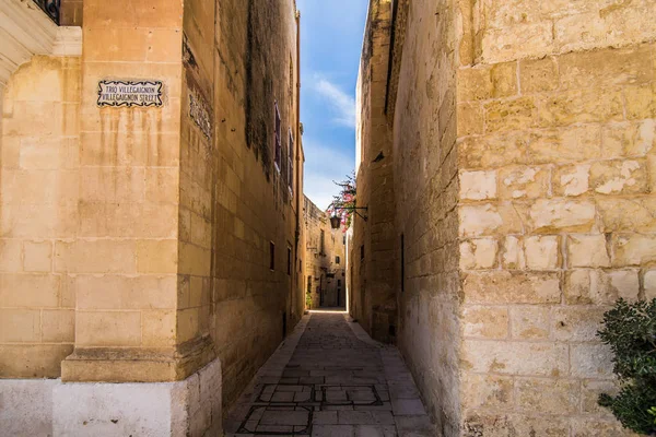 Rua pitoresca velha de Mdina na ilha de Malta — Fotografia de Stock
