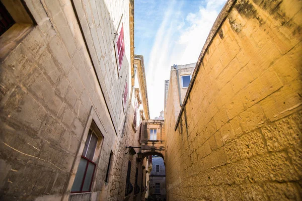 Mdina, Malta - Novembro de 2018: bela vista da antiga cidade de rua medieval estreita Mdina, Malta — Fotografia de Stock