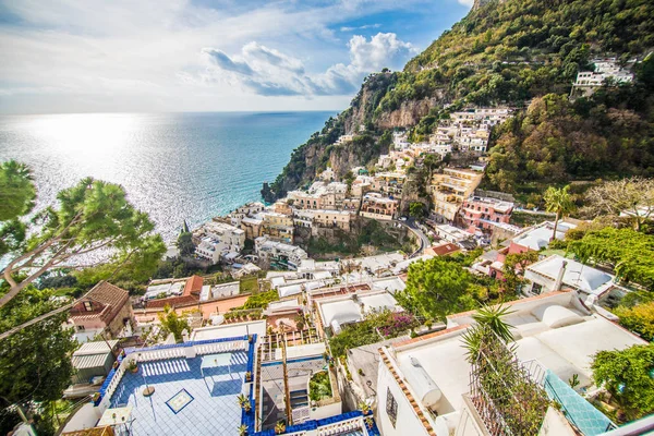 Hermosas ciudades costeras de Italia pintoresco Positano en la costa de Amalfi —  Fotos de Stock