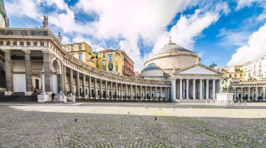 Naples, İtalya - Kasım, 2018: Kilise St Francis doğum Via del Plebiscito Napoli, İtalya