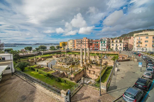 Uitzicht op Napels, uitzicht op de haven in de Golf van Napels en de Vesuvius. De provincie van Campania. Italië. — Stockfoto