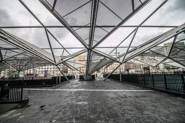 Neapel, Italien - November 2018: Tunnelbanestationen Naples Garibaldi Piazza — Stockfoto