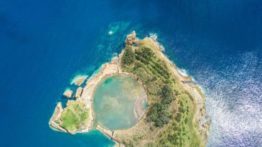 Üstten görünüm adacık Vila Franca do Campo San Miguel Island, Azor Takımadaları, Portekiz yakınındaki eski sualtı yanardağı krater tarafından oluşturulmuş.