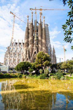 Barselona, İspanya - Nisan, 2019: Ünlü Antonio Gaudi Sagrada Familia Katedrali, Barselona. Barselona'nın simgesel katedrali.
