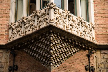 Barselona, İspanya - Nisan 2019: Barselona'daki Köşegen cadde ve Punxes evinin görünümü.