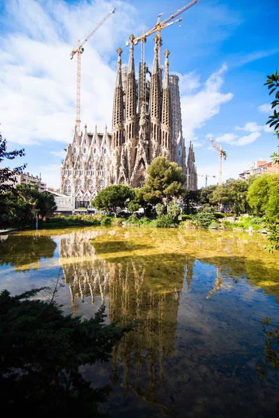 バルセロナ、スペイン - 2019年4月:バルセロナのサグラダファミリア、スペイン大聖堂はもともとアントニ・ガウディによって設計されました — ストック写真