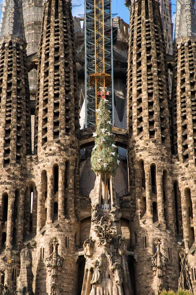 Barcelona, spanien - april 2019: sagrada familia in barcelona, spanische kathedrale wurde ursprünglich von antoni gaudi entworfen — Stockfoto