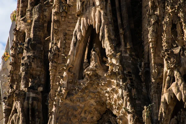 西班牙巴塞罗那 - 2019年4月：著名的安东尼奥·高迪圣家族大教堂，在巴塞罗那。巴塞罗那地标大教堂. — 图库照片