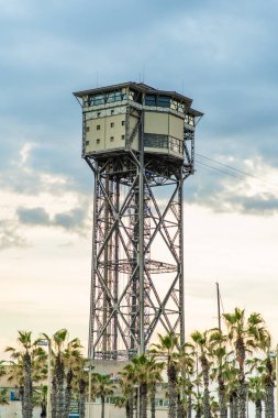 Barselona, İspanya - Nisan 2019: Sanatçı Rebecca Horn'un Heykeli Homenatge a la Barceloneta olarak da bilinen ve Barceloneta Plajı'ndaki Yaralı Yıldız olarak da bilinir.