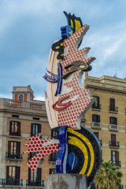 Barselona, İspanya - Nisan, 2019. Barselona sokaklarında gezinti ve heykel