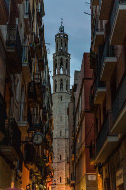 Barselona, İspanya - Nisan, 2019. Barselona sokaklarında gezinti ve heykel