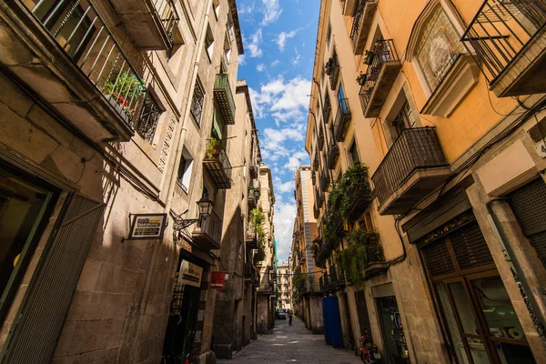 Barcelona, Espanha - abril de 2019: Rua do quartal gótico de Barcelona Espanha , — Fotografia de Stock