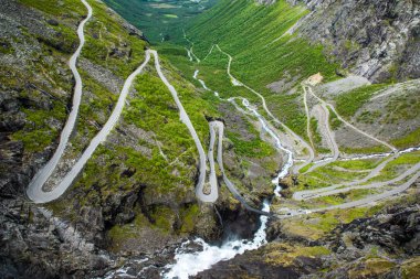 Trol stijeni ya da Trol Yolu Norveç 'in Rauma Belediyesi' nde bir yılan yoludur.