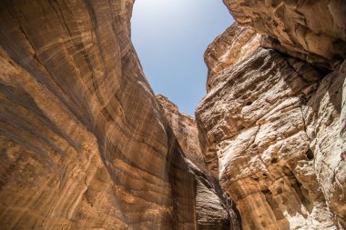 Siq, Gizli Petra, Ürdün şehrine giriş geçidi olarak hizmet veren dar slot-kanyon. Burası Unesco Dünya Mirası Listesi'nde