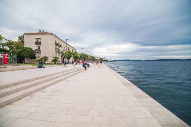 Zadar, Hırvatistan - Temmuz 2019: Zadar deniz organları - sualtı akıntısı tarafından desteklenen müzik aleti