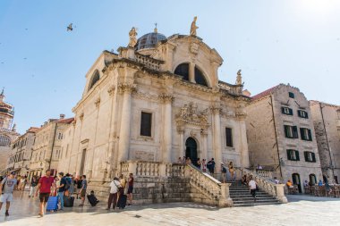 Dubrovnik, Hırvatistan - Temmuz 2019: Dubrovnik eski şehir sokağı.