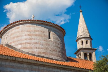 Budva, Karadağ - Temmuz 2019: Eski Budva Kasabası, Karadağ. Bu şehrin bahsi geçeli 26 yüzyıldan fazla oluyor..