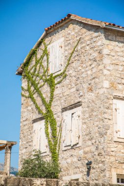 Budva, Karadağ - Temmuz 2019: Eski Budva Kasabası, Karadağ. Bu şehrin bahsi geçeli 26 yüzyıldan fazla oluyor..